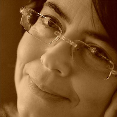 You are currently viewing Ασημένια Σαράφη: “Μια κάποια ευτυχία”