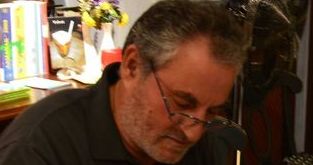 You are currently viewing Κώστας Βασιλάκος: “Η σιωπή της ευτυχίας”