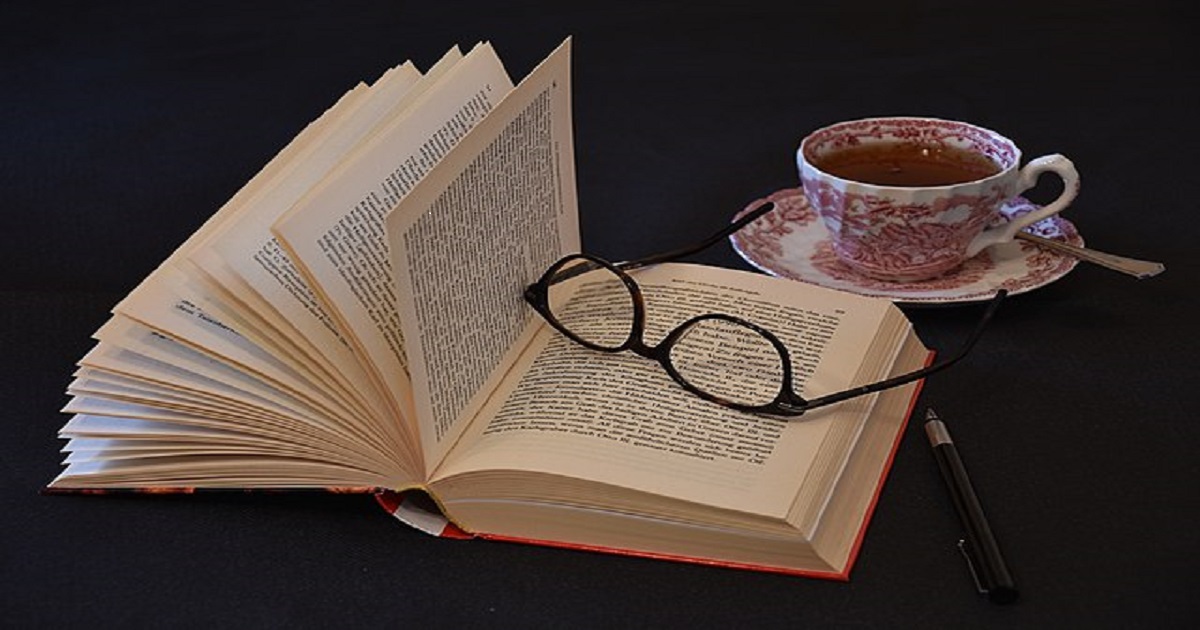 You are currently viewing Τι είμαστε εμείς οι συγγραφείς;